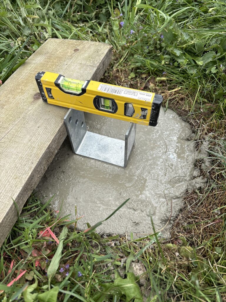 Betonáž patek na sloupky pro vrata